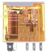 Imagen de un relé electromagnético de la marca Finder